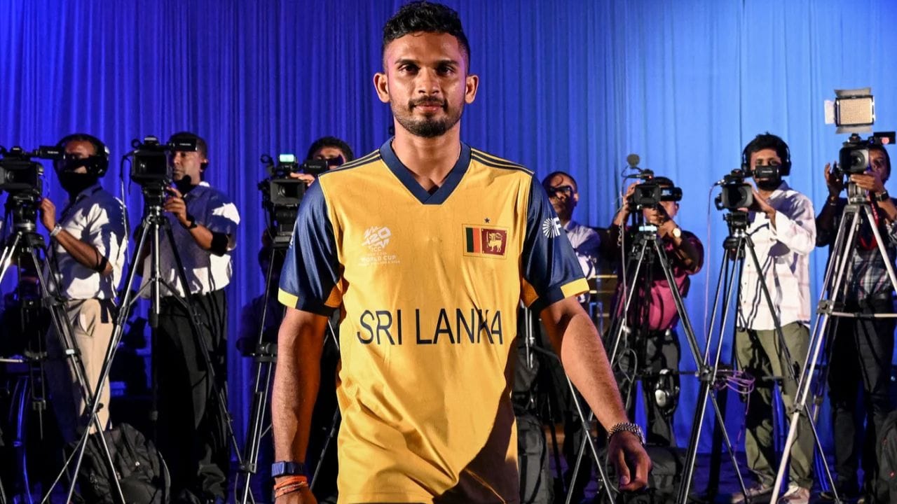 દાસુન શનાકાને રાજસ્થાન રોયલ્સે ₹2 કરોડમાં ખરીદ્યો હતો. આ ખેલાડીએ હજુ સુધી એક પણ મેચ રમી નથી. શનાકાને પાકિસ્તાન સુપર લીગમાં લાહોર કલંદર્સે ₹75 લાખમાં કરારબદ્ધ કર્યો હતો. 