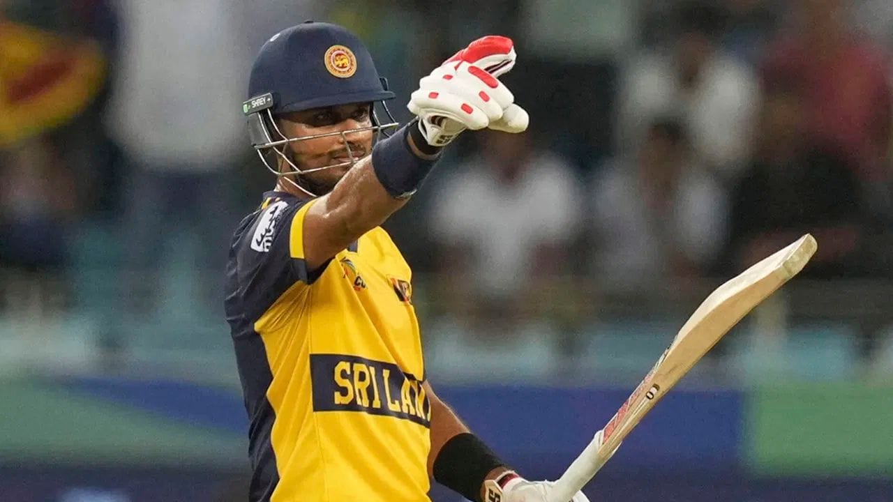 પાકિસ્તાન ક્રિકેટ બોર્ડે શ્રીલંકાના ઓલરાઉન્ડર દાસુન શનાકા, જે હાલમાં રાજસ્થાન રોયલ્સ ટીમનો ભાગ છે, તેના પર પાકિસ્તાન સુપર લીગ (PSL) છોડ્યા બાદ એક વર્ષ માટે પ્રતિબંધ મૂક્યો છે.