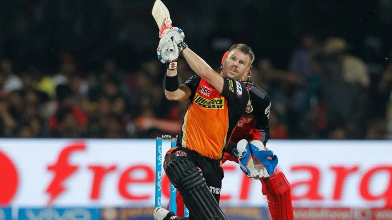 ત્રીજા ક્રમે ડેવિડ વોર્નર છે, જેણે 2,768 રન બનાવ્યા છે. વોર્નર લાંબા સમય સુધી IPLમાં સતત સારું પ્રદર્શન કરતો રહ્યો છે અને તેની ઈનિંગ્સ ઘણીવાર ટીમ માટે મહત્વપૂર્ણ રહી છે.