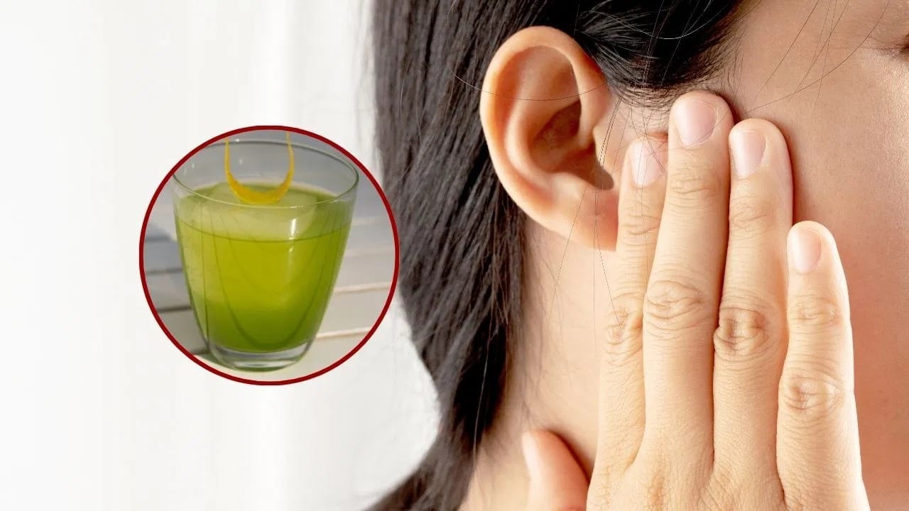 બીજો ઉપાય છે હાઈડ્રોજન પેરોક્સાઇડનો ઉપયોગ. તેના માટે હાઈડ્રોજન પેરોક્સાઇડ અને પાણી સમાન પ્રમાણમાં (1:1) મિક્સ કરો. આ મિશ્રણને ડ્રૉપરથી કાનમાં થોડા ટીપાં નાખો. 5-10 મિનિટ સુધી માથું ઝુકાવી રાખો અને પછી સીધું કરો. બાદમાં કાનને નરમ કપડાથી સાફ કરો. આ રીત મેલને ઢીલો કરી બહાર કાઢવામાં મદદ કરે છે.