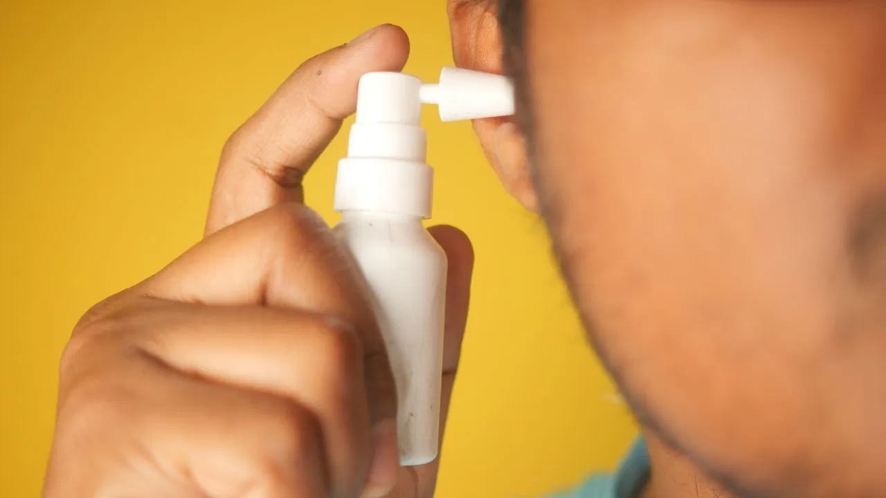 જો તમને વારંવાર કાનમાં મેલ ભરાવાની સમસ્યા થાય છે, દુખાવો રહે છે અથવા સાંભળવામાં તકલીફ થાય છે, તો તરત જ ડૉક્ટરની સલાહ લેવી જરૂરી છે.