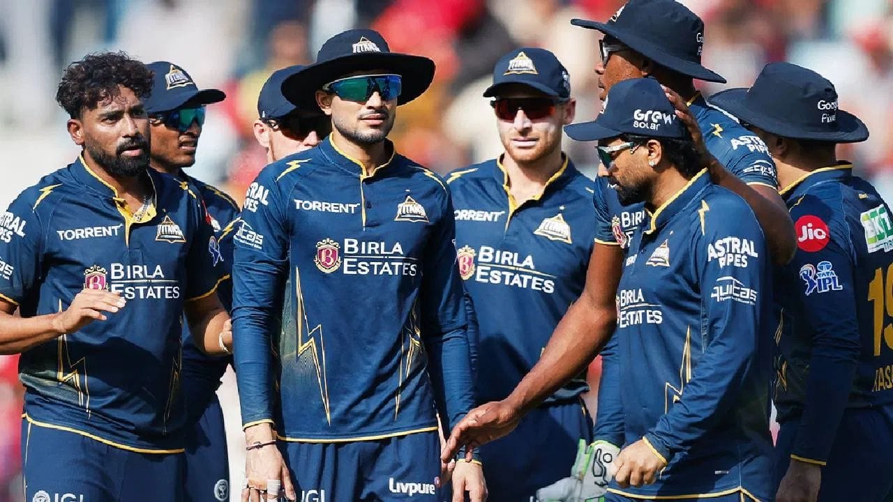 IPL 2026 માંથી વધુ એક ખેલાડીને બહાર થઈ ગયો છે. આ વખતે ગુજરાત ટાઈ ટન્સને મોટો ઝટકો લાગ્યો છે, તેમનો વિકેટકીપર-બેટ્સમેન ટોમ બેન્ટનને આખી સિઝનમાંથી બહાર થઈ ગયો છે. ટોમ બેન્ટન IPL 2026માં અત્યાર સુધી એક પણ મેચ રમ્યો નથી.