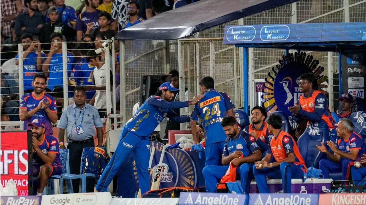 અમદાવાદના નરેન્દ્ર મોદી સ્ટેડિયમ ખાતે ગુજરાત ટાઈટન્સ સામે મુંબઈ ઈન્ડિયન્સે 99 રનથી જીત મેળવી, જે તેમનો અમદાવાદમાં ગુજરાત સામે પહેલો IPL વિજય હતો. (PC: PTI/X/IPL)