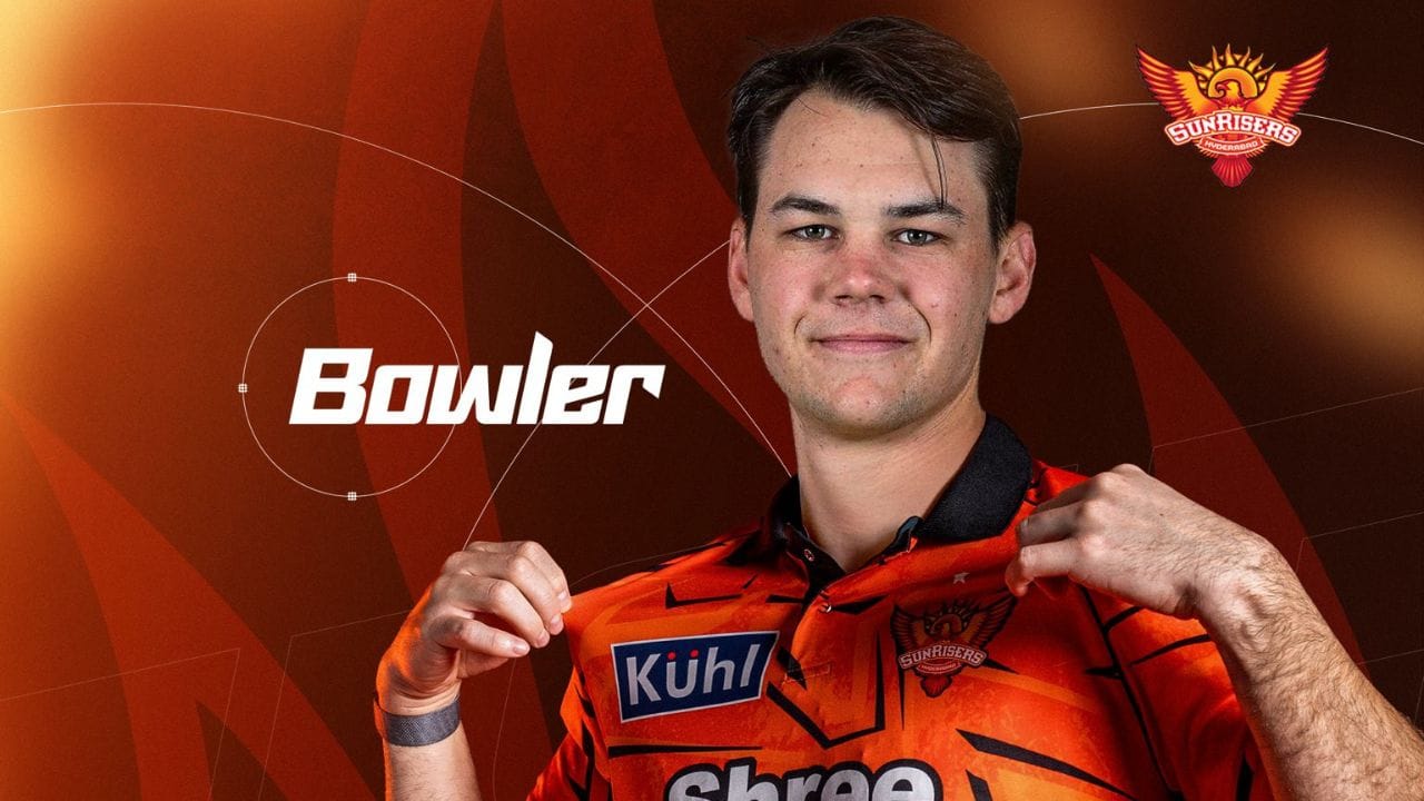 કોટ્ઝીએ IPL 2026 ઓકશનમાં ₹2 કરોડ ની બેઝ પ્રાઈઝ રાખી હતી, પરંતુ કોઈ ટીમે તેના પર બોલી લગાવી ન હતી. હવે, SRH એ કોટ્ઝીને ₹2 કરોડમાં સાઈન કર્યો છે. તે હવે હૈદરાબાદના બોલિંગ આક્રમણને મજબૂત બનાવશે. (PC:PTI/X)