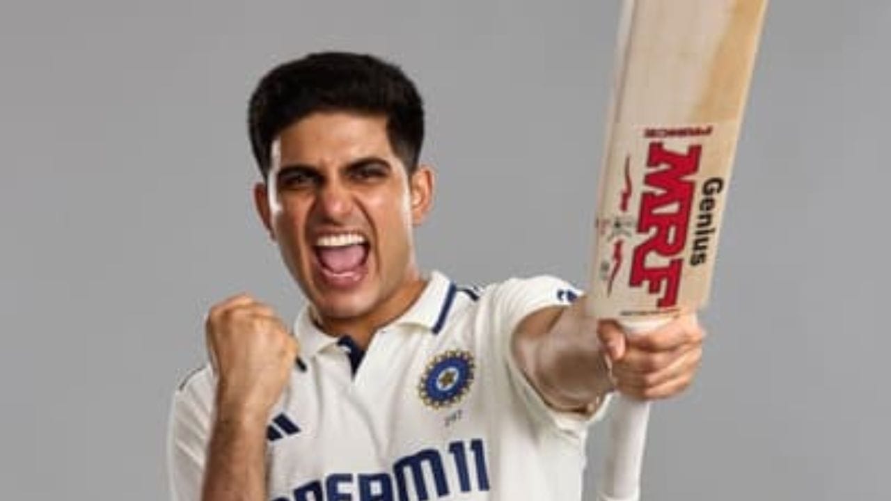 સચિન અને વિરાટની બરાબરી કરી શકે છે: બ્રાન્ડ જગતના લોકો માને છે કે જો કોઈ સચિન તેંડુલકર અને વિરાટ જેવા મહાન ખેલાડીઓની બ્રાન્ડ વેલ્યુની બરાબરી કરી શકે છે, તો તે ગિલ છે. તાજેતરમાં શુભમને MRF સાથે ત્રણ વર્ષનો કરાર કર્યો છે, જેનું મૂલ્ય ₹35 કરોડ હોવાનું કહેવાય છે.
