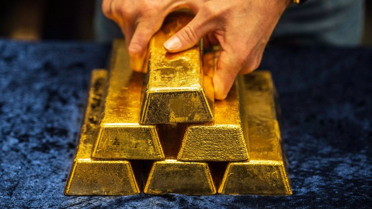 વધુમાં DSP સિલ્વર ETF, આદિત્ય બિરલા SL સિલ્વર ETF, ઝેરોધા સિલ્વર ETF અને HDFC સિલ્વર ETF માં પણ 13% થી વધુ ઘટાડો થયો છે. ગોલ્ડ ETF પણ પાછળ નથી - 25 ગોલ્ડ ETF માં 7% થી 9.5% સુધીનો ઘટાડો જોવા મળ્યો.