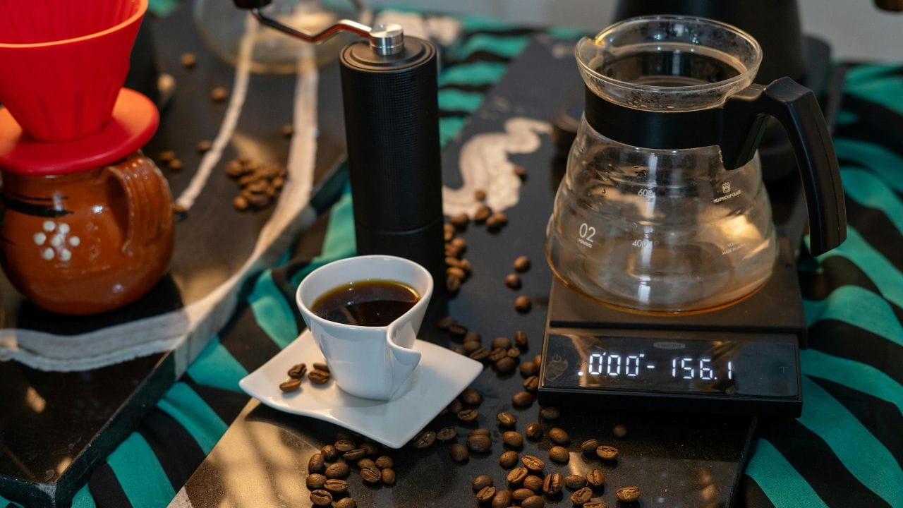 અંતમાં, કોઈપણ એક ડ્રિંકને ચમત્કારિક માનવું યોગ્ય નથી. સારું આરોગ્ય મેળવવા માટે સંતુલિત આહાર, ફાઇબરથી ભરપૂર ખોરાક અને નિયમિત વ્યાયામ પણ એટલાં જ મહત્વપૂર્ણ છે. (Image Credit Source: Social Media)