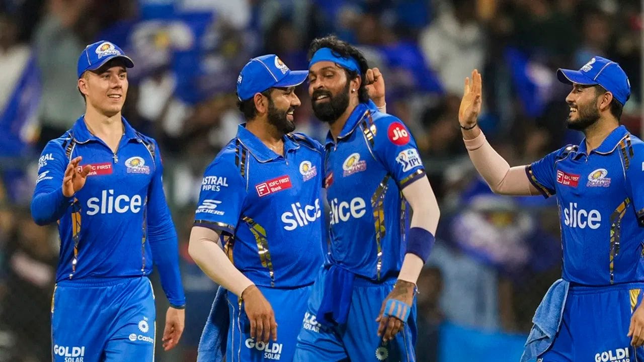 પાંચ વખતની IPL ચેમ્પિયન મુંબઈ ઈન્ડિયન્સે IPLમાં સૌથી વધુ પાંચ વખત ચેન્નાઈ સુપર કિંગ્સને ઓલઆઉટ કર્યું છે. MI કરતાં વધુ વખત કોઈ અન્ય ટીમે CSK ને ઓલઆઉટ કર્યું નથી.