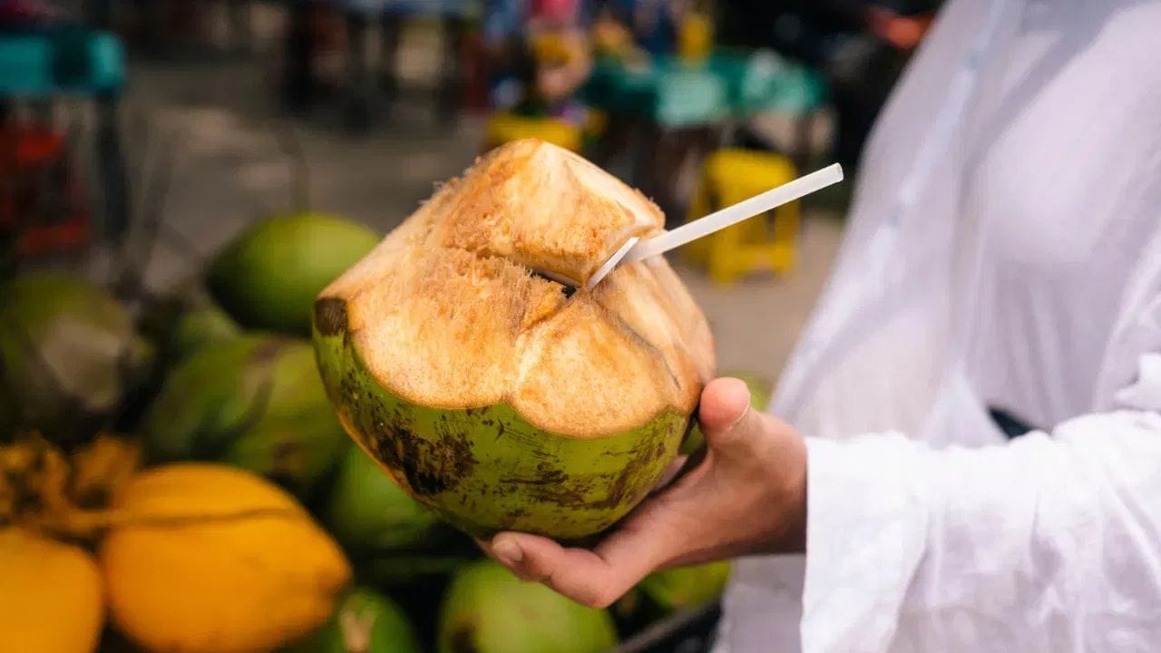 નારિયેળ પાણી ભલે સ્વાસ્થ્યનો ખજાનો હોય પરંતુ દરેકનું શરીર અલગ-અલગ હોય છે. બીજા ફળોના રસની સરખામણીમાં તેમાં સુગર ઘણી ઓછી હોય છે, તેમ છતાં ડાયાબિટીસના દર્દીઓએ તેનું સેવન મર્યાદિત માત્રામાં જ કરવું જોઈએ. આ ઉપરાંત, તેમાં પોટેશિયમનું પ્રમાણ વધુ હોય છે, તેથી જે લોકોને કિડનીને લગતી કોઈ સમસ્યા હોય, તેમણે તેનું સેવન કરતા પહેલા ડૉક્ટરની સલાહ જરૂર લેવી જોઈએ.