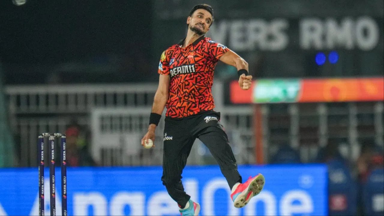 સનરાઈઝર્સ હૈદરાબાદ તરફથી રમી રહેલો હર્ષલ પટેલ પણ હજુ સુધી IPL 2026 માં પોતાની પહેલી વિકેટની રાહ જોઈ રહ્યો છે. તેણે બે મેચમાં 5.4 ઓવર ફેંકી હતી અને તેને એક પણ વિકેટ મળી નથી.