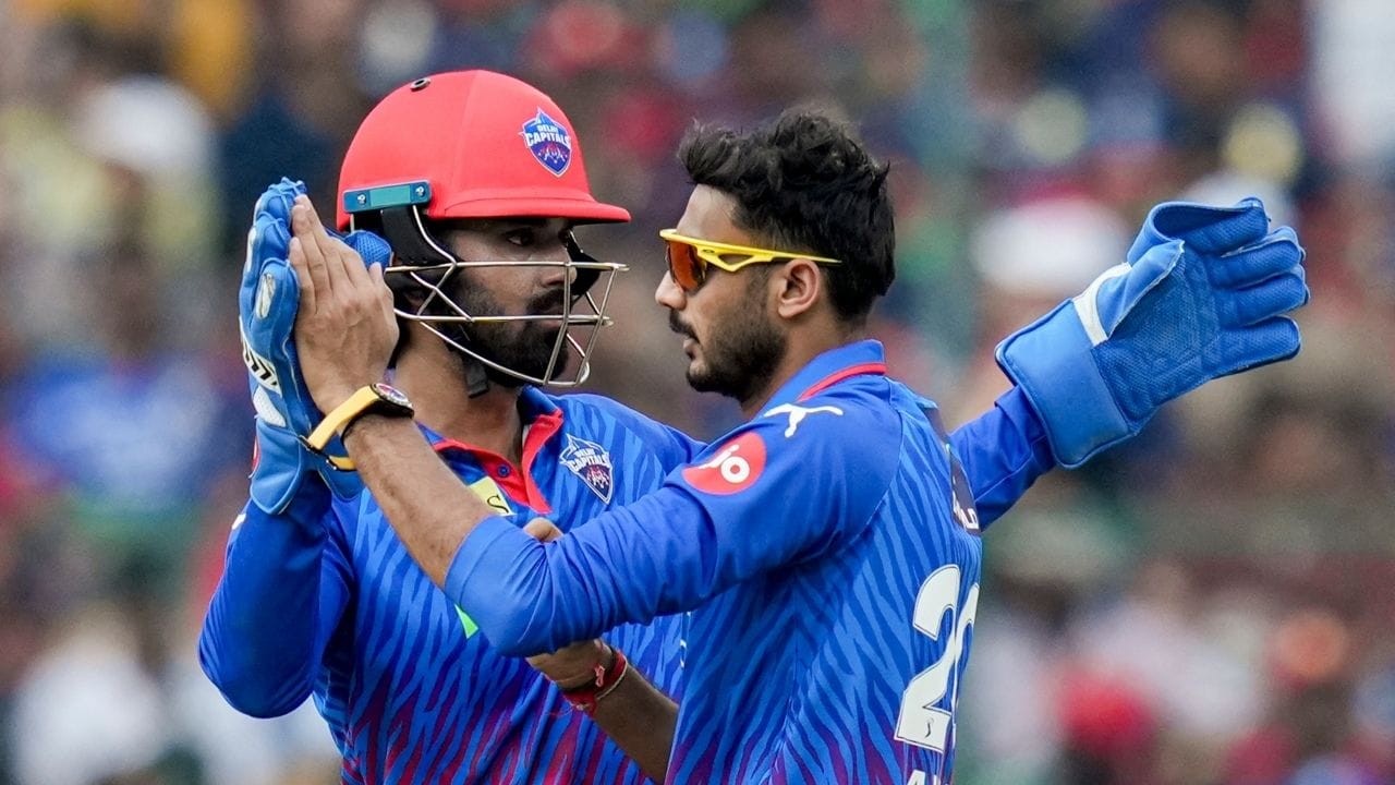 દિલ્હીની આ સીઝનમાં 5 મેચમાં ત્રીજી જીત છે. આ સાથે પોઈન્ટ ટેબલમાં પણ મજબુત સ્થિતિ બનાવી લીધી છે. હવે ટીમ 6 પોઈન્ટની સાથે ચોથા સ્થાને આવી ગઈ છે.કે.એલ રાહુલે 34 બોલમાં 57 રન બનાવ્યા હતા. 6 ચોગ્ગા અને 2 સિક્સ ફટકારી હતી.