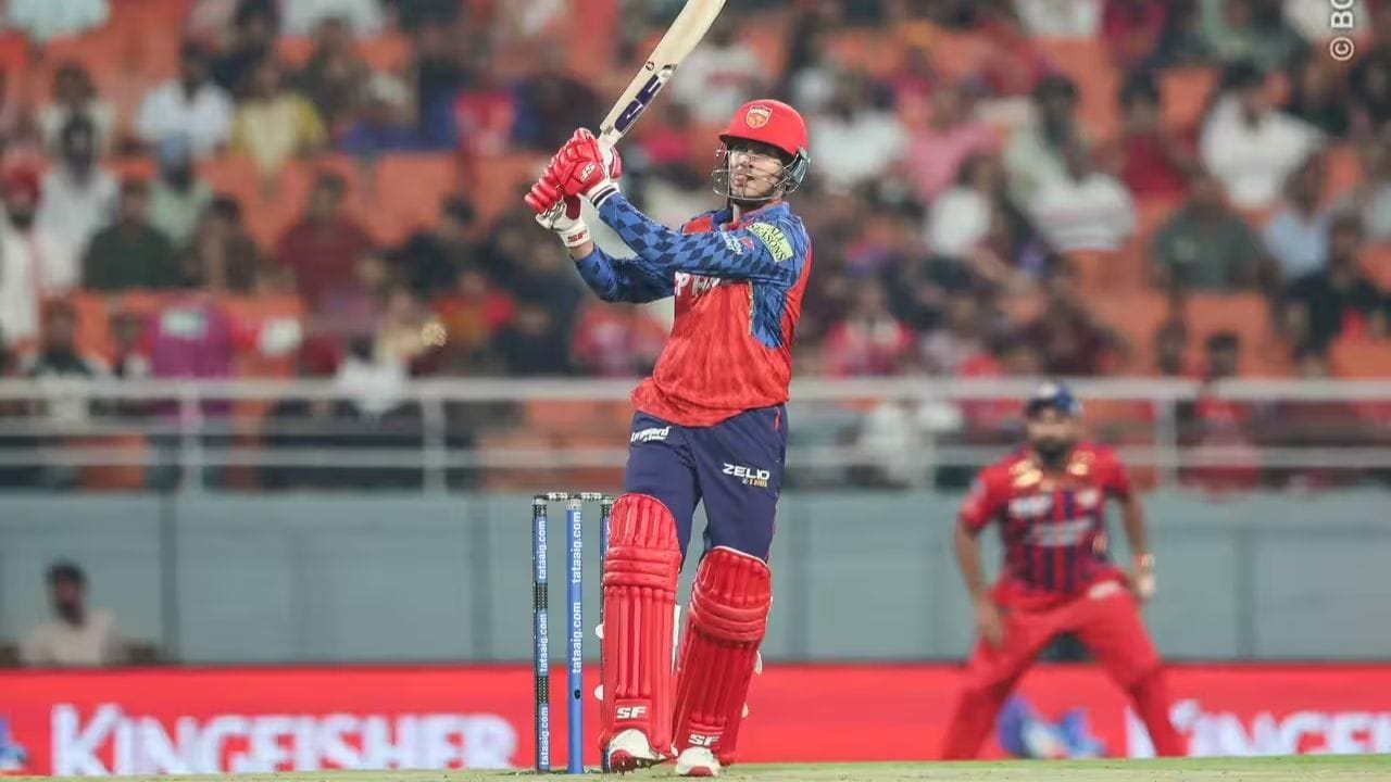 એડન માર્કરામ સામાન્ય રીતે T20 ક્રિકેટમાં વિશ્વસનીય બોલર તરીકે ઓળખાય છે, પરંતુ આ મેચમાં તેમની દરેક રણનીતિ નિષ્ફળ ગઈ. યોર્કર અને ઝડપ બદલવાના પ્રયાસો બેટ્સમેન સામે અસરકારક સાબિત થયા નહીં. બેટ્સમેનોએ ઉત્તમ ટાઈમિંગ સાથે દરેક બોલને બાઉન્ડ્રી પાર પહોંચાડ્યો, જેના કારણે બોલર અને ફિલ્ડર્સ બંને દબાણમાં આવી ગયા.