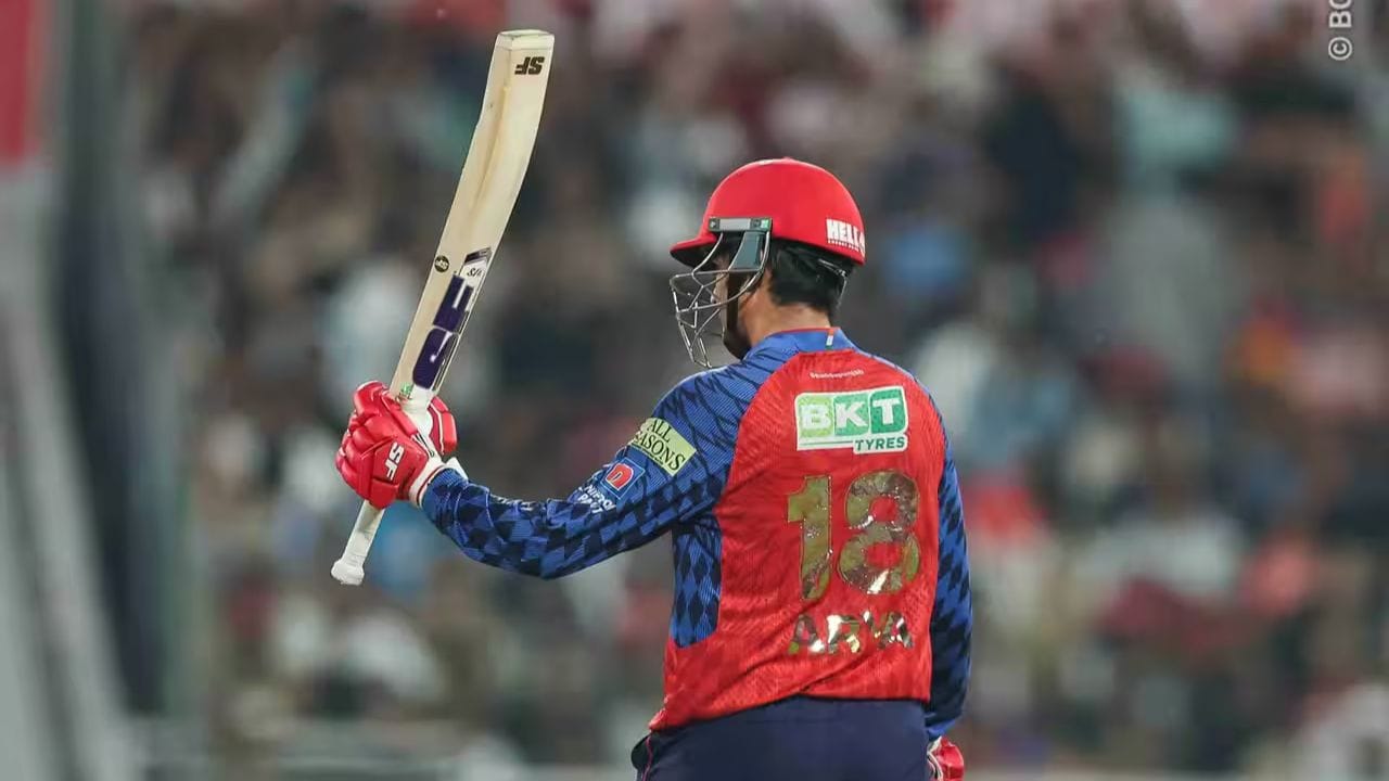 આ ઓવર માત્ર રન માટે જ નહીં, પરંતુ મેચના ટર્નિંગ પોઇન્ટ તરીકે પણ યાદ રાખવામાં આવશે, કારણ કે અહીંથી પંજાબ કિંગ્સે સંપૂર્ણ રીતે રમત પર કાબૂ મેળવી લીધો.