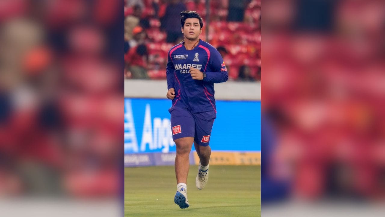 હૈદરાબાદે નિર્ધારિત ઓવરોમાં 216 રન બનાવ્યા, જેના જવાબમાં રાજસ્થાનની ટીમ 159 રન સુધી જ સીમિત રહી. પ્રફુલ હિંગે અને સાકિબ હુસૈન બંનેએ ચાર-ચાર વિકેટ લઈને ટીમને શાનદાર જીત અપાવી. (Image Credit Source: PTI)