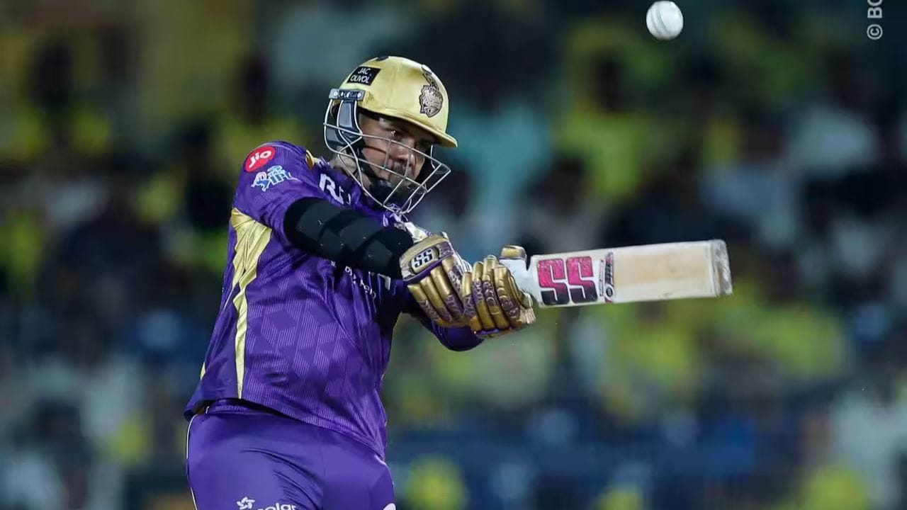 4.2 ઓવરમાં Khaleel Ahmedએ રાઉન્ડ ધ વિકેટથી ફૂલ લેન્થ બોલ ફેંક્યો, જે લેગ સ્ટમ્પની બહાર હતો. નારાયણ ફ્લિક કરવાનો પ્રયત્ન કરતો હતો, પરંતુ બોલ બેટના લીડિંગ એજ પર લાગી ગયો અને શોર્ટ થર્ડ મેન તરફ લૂપ થયો.