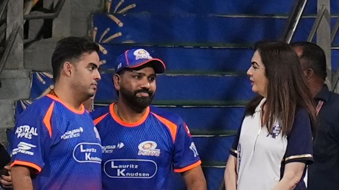 મુંબઈ ઈન્ડિયન્સના માલિક તરીકે, નીતા અંબાણી એક ફેમસ ઉદ્યોગપતિ છે. જેમણે IPL ઇતિહાસમાં સૌથી સફળ ફ્રેન્ચાઇઝીઓમાંની એક બનાવી છે. તેમની વ્યૂહાત્મક વિચારસરણી અને ખેલાડીઓના વિકાસ પર ભાર મૂકવા માટે પ્રખ્યાત છે, તેમના માર્ગદર્શન હેઠળ, MI એક વૈશ્વિક રમતગમત બ્રાન્ડ બની છે, જેણે મેનેજમેન્ટ અને પ્રદર્શનમાં નવા માપદંડો સ્થાપિત કર્યા છે.2024-2025 સુધીમાં અંબાણીની વ્યક્તિગત સંપત્તિ આશરે  2,300 કરોડથી 2,500 કરોડ થવાની ધારણા છે.