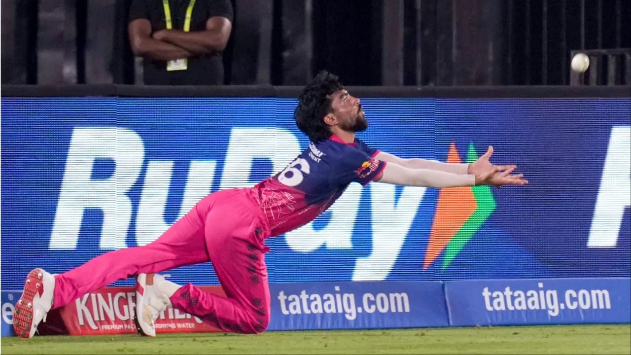 ખાસ કરીને Karun Nair અને Shakib Hussain એ બે ખેલાડીઓ એવા રહ્યા જેમણે બે-બે કેચ છોડ્યા હતા. આ ચૂકથી મેચનો રુખ બદલાયો અને બેટ્સમેનને વધુ રન બનાવવાની તક મળી.