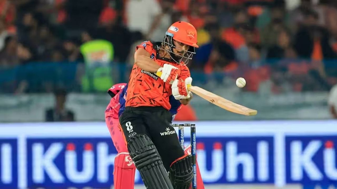 હવે ઓરેન્જ કેપની રેસ વધુ રસપ્રદ બની ગઈ છે. Yashasvi Jaiswal અને વૈભવ સૂર્યવંશી જેવા ખેલાડીઓ પાસે ફરી ટોચ મેળવવાની સારી તક છે. આવનારી મેચોમાં આ સ્પર્ધા વધુ તીવ્ર બનવાની પૂરી શક્યતા છે. (All Image - BCCI)