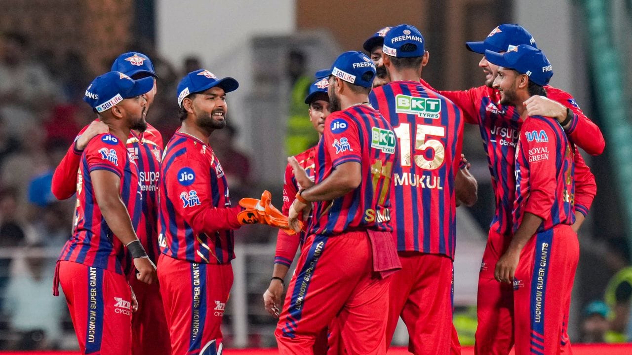 છેલ્લી ઓવરમાં લખનૌ સુપર જાયન્ટસને 9 રનની જરુર હતી. લખનૌ સુપર જાયન્ટસના કેપ્ટન પંતે 3 ચોગ્ગા લગાવી ટીમને જીત અપાવી હતી. પંતે 50 બોલમાં 68 રન બનાવ્યા હતા. લખનૌ સુપર જાયન્ટસની આ સીઝનમાં જીત મેળવનારી 7મી ટીમ બની ગઈ છે. પંતે કુલ 9 ચોગ્ગા મેચમાં ફટકાર્યા હતા.