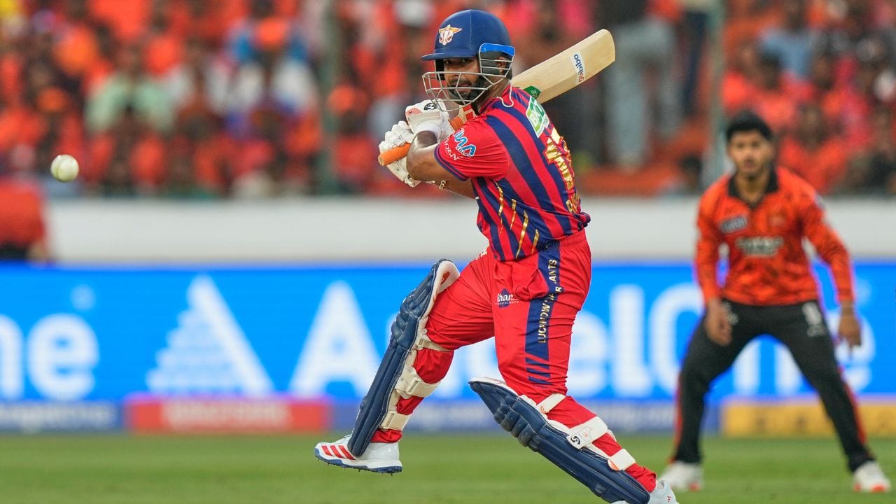 પંત IPL 2025 મેગા ઓક્શનના ઇતિહાસમાં સૌથી મોંઘો ખેલાડી બન્યો હતો. લખનૌ સુપર જાયન્ટ્સ (LSG) દ્વારા તેને રેકોર્ડ બ્રેક 27 કરોડમાં ખરીદવામાં આવ્યો, જે ઓક્શનના ઇતિહાસમાં અત્યાર સુધીની સૌથી વધુ રકમ છે.