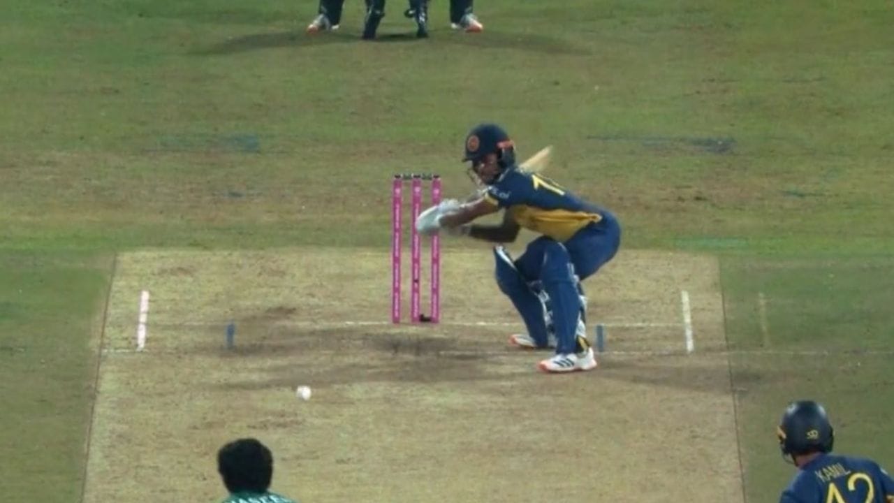 દિલ્હી કેપિટલ્સે લખનૌ સામેની મેચમાં નિસંકાને ડેબ્યૂ કેપ આપી. જમણા હાથનો આ ઓપનર કેપ્ટન KL Rahul સાથે ઇનિંગ્સની શરૂઆત કરતો જોવા મળ્યો. ફ્રેન્ચાઇઝીએ તેના વ્હાઇટ બોલ ક્રિકેટમાં શાનદાર પ્રદર્શનને ધ્યાનમાં રાખીને તેને ₹4 કરોડમાં ટીમમાં સામેલ કર્યો છે. નિસંકા પાસે આંતરરાષ્ટ્રીય ક્રિકેટનો સારો અનુભવ છે, જેમાં 18 ટેસ્ટ, 77 ODI અને 91 T20 મેચોનો સમાવેશ થાય છે.