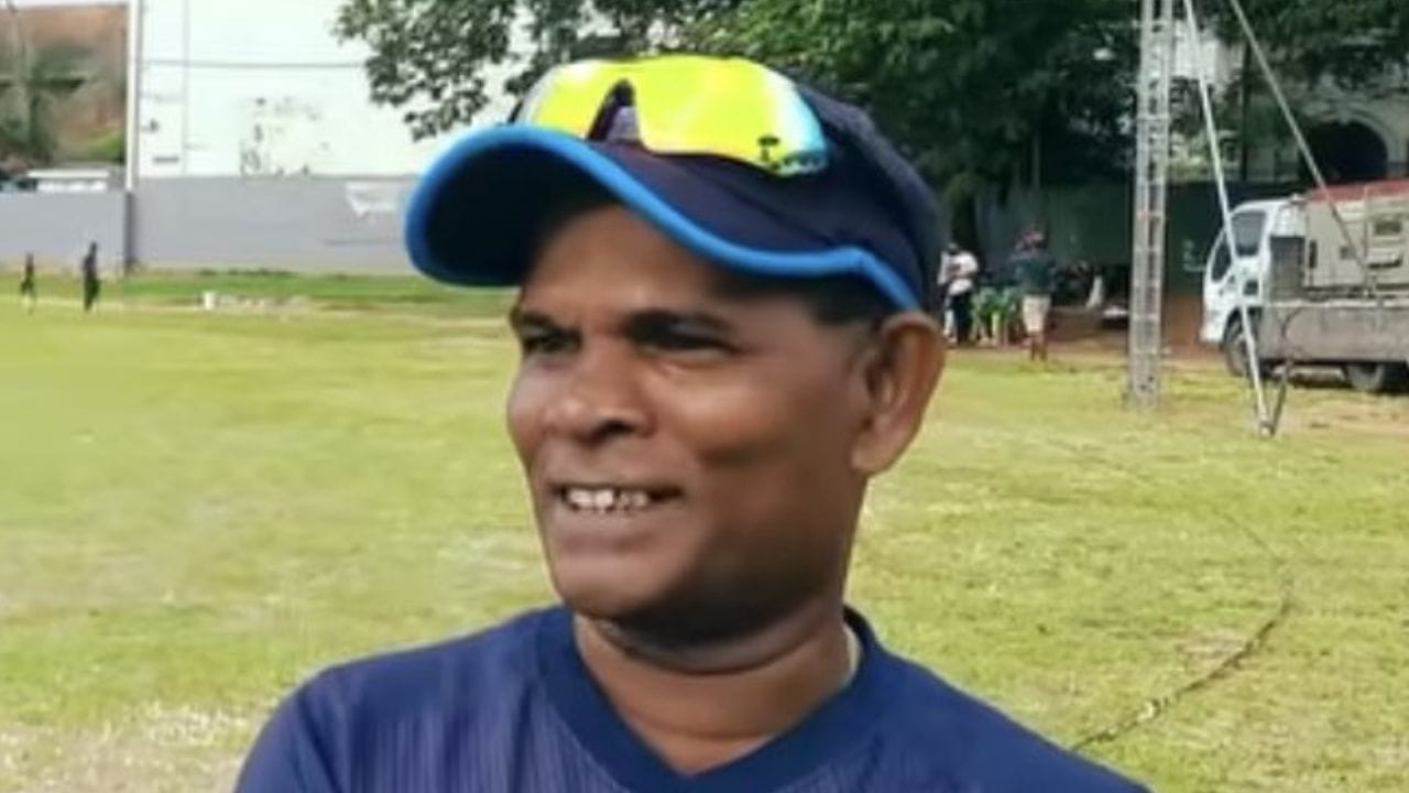 નિસંકાની સફળતા પાછળ તેના પરિવારનો મોટો ફાળો છે. તેની માતા મંદિરની બહાર ફૂલ વેચતી હતી, જ્યારે તેના પિતા કોલંબોના સ્ટેડિયમમાં ગ્રાઉન્ડ્સમેન તરીકે કામ કરતા હતા. તેઓ ઘાસ કાપવાથી લઈને પિચ તૈયાર કરવા સુધીના કામ કરતા હતા. આજે તેમનો પુત્ર વિશ્વની સૌથી મોટી ક્રિકેટ લીગ IPLમાં રમતો જોવા મળે છે, જે ખરેખર ગર્વની વાત છે.