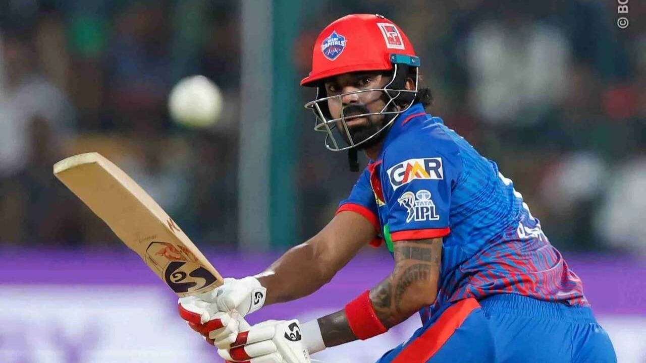 મહત્વનું છે કે 9 રન પર રાહુલનો કેચ છૂટયા બાદ તે ટીમ માટે રમ્યો અને 37 બોલમાં 57 રન બનાવ્યા અને ટીમને એક મોટા સ્કોર પર પહોંચાડી. મહત્વનું છે કે કોહલીથી થયેલી ત્રીજી ઓવરની ભૂલ તેણે અંતે સુધારી કારણ કે, રાહુલનો કેચ ફરી તેણે જ પકડ્યો હતો.(All Image - BCCI)