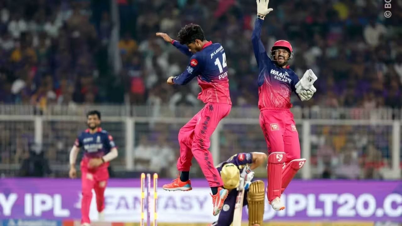 કોલકાતાની બોલિંગમાં Sunil Narine અને Kartik Tyagiએ પણ સારો ફાળો આપ્યો. બંને બોલર્સે કડક લાઇન અને લેન્થ સાથે બોલિંગ કરી, જેના કારણે રાજસ્થાન માત્ર 155 રન સુધી જ સીમિત રહી ગઈ. આ જીત સાથે કોલકાતાએ સિઝનમાં જીતનો ખાતો ખોલ્યો, જ્યારે રાજસ્થાનને સતત બીજી હારનો સામનો કરવો પડ્યો. હવે બંને ટીમો માટે આગળની મેચોમાં સતત સારું પ્રદર્શન કરવું મહત્વપૂર્ણ બની ગયું છે.