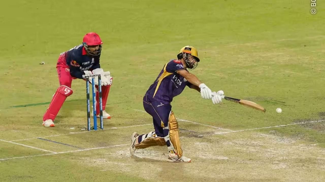 આ મેચમાં Rinku Singhએ મહત્વપૂર્ણ ઇનિંગ્સ રમી, જે કોલકાતાની જીતમાં ટર્નિંગ પોઇન્ટ બની. ટીમ આ સિઝનમાં સંઘર્ષ કરી રહી હતી, ત્યારે રિંકુએ દબાણની સ્થિતિમાં જવાબદારી સંભાળી અને મેચને જીત તરફ દોરી. તેમની આ અડધી સદી આ સિઝનની ખાસ પળોમાંથી એક બની રહી.