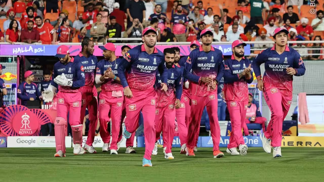 BCCI સચિવ Devajit Saikiaએ સ્પષ્ટ કર્યું છે કે બોર્ડ હવે માત્ર ખેલાડી નહીં પરંતુ આખી ફ્રેન્ચાઇઝ સામે પણ શિસ્તભંગની કાર્યવાહી કરવા પર વિચાર કરી રહ્યું છે. તેમણે જણાવ્યું કે હાલમાં યોગ્ય પગલાં શું લેવાં તે અંગે ચર્ચા ચાલી રહી છે અને હજુ સુધી કોઈ અંતિમ નિર્ણય લેવાયો નથી.