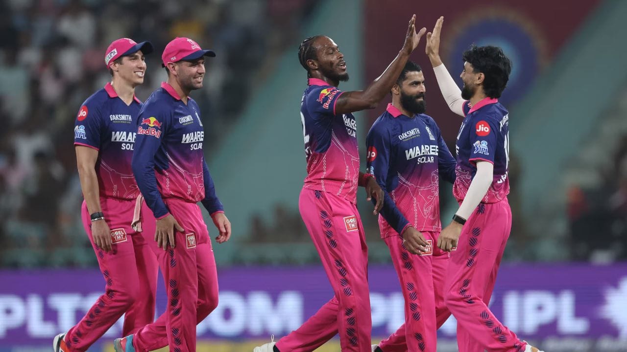 જો કે, મેદાન પર રિયાન પરાગનું પ્રદર્શન પણ ખાસ રહ્યું નથી. IPL 2026માં અત્યાર સુધી રમેલી 9 મેચમાં તેણે ફક્ત 117 રન બનાવ્યા છે, જેમાં તેની સરેરાશ 14.6 રહી છે. તે હજુ સુધી એક પણ અડધી સદી ફટકારી શક્યો નથી અને તેનો સર્વોચ્ચ સ્કોર 29 રન રહ્યો છે. તેમ છતાં, તેની કેપ્ટનશીપ હેઠળ રાજસ્થાન રોયલ્સનું પ્રદર્શન મજબૂત રહ્યું છે. ટીમે 9માંથી 6 મેચ જીતી છે અને હાલ પોઈન્ટ્સ ટેબલમાં ચોથા સ્થાન પર છે. હવે જોવાનું રહ્યું કે BCCI તરફથી ટીમ સામે કયા પ્રકારની કાર્યવાહી કરવામાં આવે છે. (All Image - BCCI)