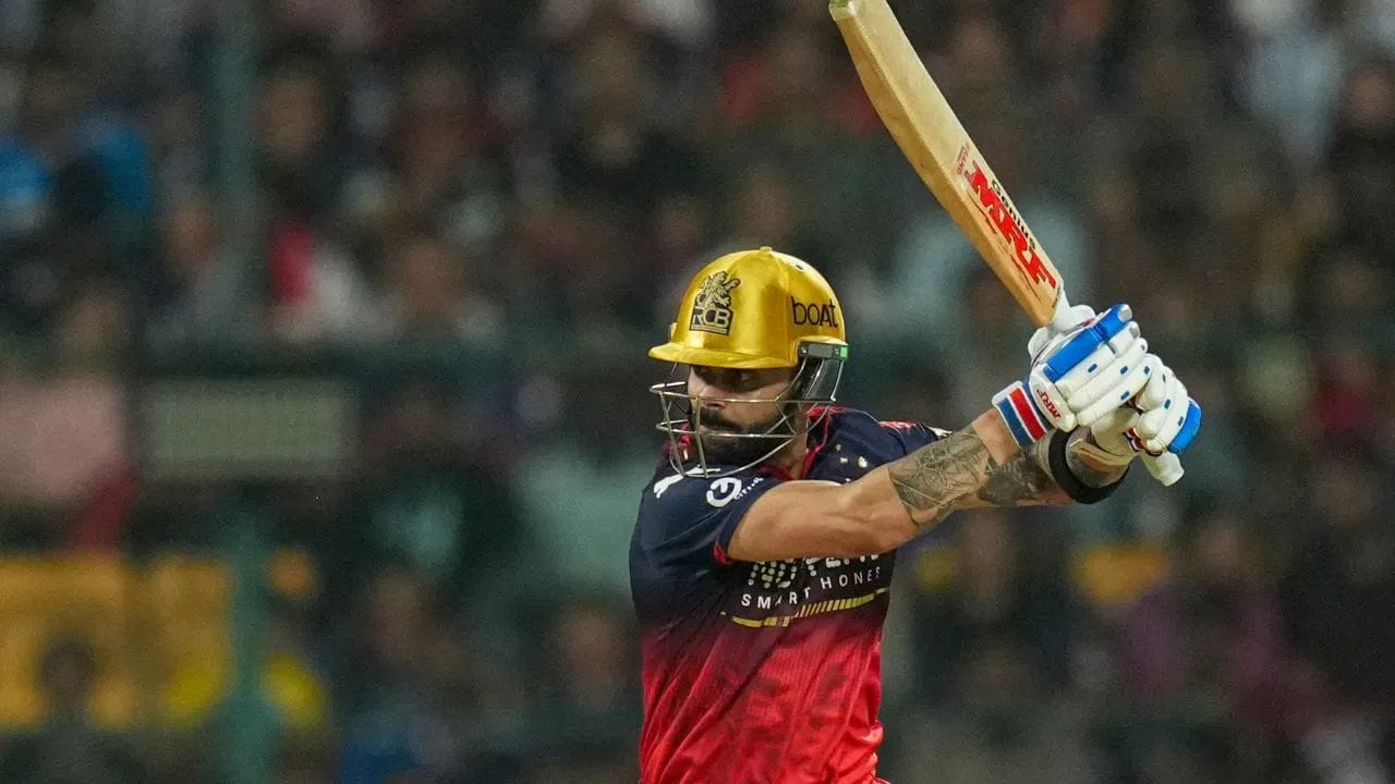 IPL 2026માં ફરી એકવાર Virat Kohli એ પોતાની ક્લાસ સાબિત કરી છે. રોયલ ચેલેન્જર્સ બેંગ્લોરના સ્ટાર બેટ્સમેન તરીકે કોહલી સતત રેકોર્ડ્સ બનાવી રહ્યો છે અને હવે તેણે એક વધુ મોટી સિદ્ધિ પોતાના નામે કરી છે. આ વખતે તેણે Rohit Sharma નો ખાસ રેકોર્ડ તોડી નાખ્યો છે.