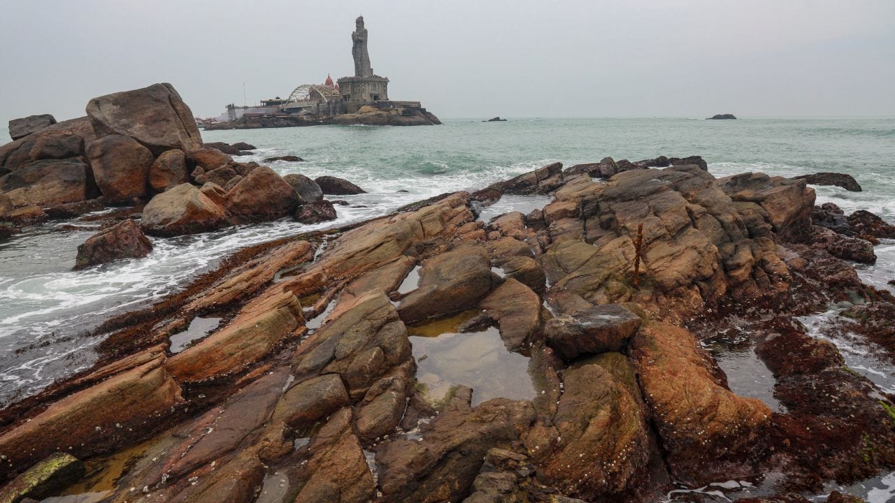 ગરમીની રજાઓ માટે લોકો ફરવાનો પ્લાન બનાવતા હોય છે. પરંતુ આઈઆરસીટીસીએ ભારત ગૌરવ ટ્રેન દ્વારા દક્ષિણ દર્શન યાત્રા સાથે મલ્લિકાર્જુન જ્યોતિર્લિંગ પ્રવાસનું આયોજન કરી રહ્યું છે. આ યાત્ર ભારત ગૌરવ ટ્રેન હેઠળ 12 મે થી 22 મે સુધીની એટલે કે, 10 રાત્રી અને 11 દિવસની રહેશે.