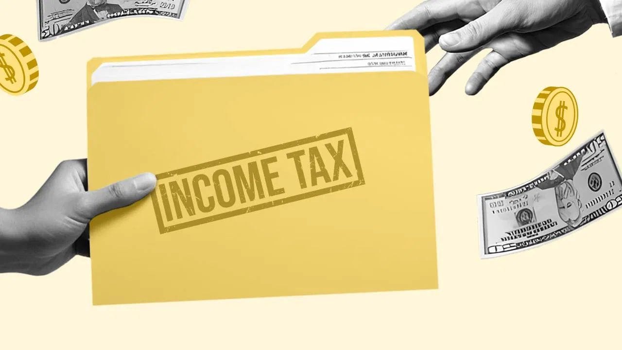 સૌ પ્રથમ PAN અને આધાર કાર્ડ તૈયાર રાખો. ટેક્સ ફાઇલિંગ માટે PAN સૌથી મહત્વની ઓળખ છે. તમારો આધાર PAN સાથે લિંક છે કે નહીં, એ પણ તપાસી લો. તમારો મોબાઈલ નંબર, ઈમેલ અને સરનામું પણ અપડેટ હોવું જોઈએ, કારણ કે તેના દ્વારા જ OTP અને બીજી જરૂરી માહિતી મળે છે. જો તમે નોકરી કરો છો, તો Form 16 સૌથી મહત્વનો દસ્તાવેજ છે, જે તમારા એમ્પ્લોયર (માલિક) દ્વારા બહાર પાડવામાં આવે છે. આમાં તમારા પગાર, ટેક્સ ડિડક્શન (TDS) અને ટેક્સ છૂટની પૂરી વિગત જોવા મળે છે. જો તમે વર્ષ દરમિયાન નોકરી બદલી હોય, તો તે કંપનીઓ પાસેથી પણ Form 16 લેવું જરૂરી છે.