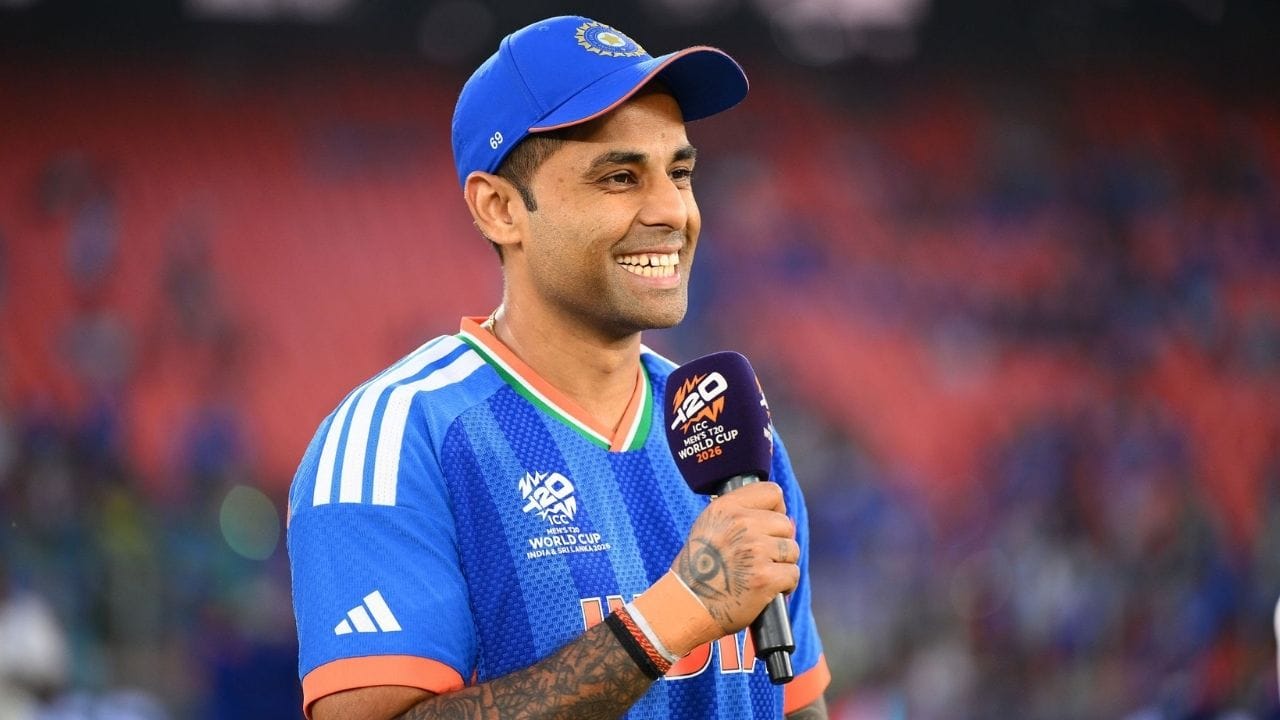 બીજી તરફ, સૂર્યકુમાર યાદવનું તાજેતરનું બેટિંગ ફોર્મ ચિંતાજનક રહ્યું છે, જેના કારણે કેપ્ટનશીપ અંગે સવાલો ઉભા થયા છે. સાથે જ, Rishabh Pant અને Shubman Gill વચ્ચે કેપ્ટનશીપ માટે સ્પષ્ટ સહમતિ ન હોવાને કારણે પણ શ્રેયસ ઐયર માટે તક ઉભી થતી દેખાઈ રહી છે. કુલ મળીને, આવનારા સમયમાં ભારતના T20 કેપ્ટન તરીકે કોણ પસંદ થશે તે અંગે સસ્પેન્સ યથાવત છે, પરંતુ શ્રેયસ ઐયર હવે આ રેસમાં મજબૂત દાવેદાર બનીને ઉભર્યા છે.બીજી તરફ, સૂર્યકુમાર યાદવનું તાજેતરનું બેટિંગ ફોર્મ ચિંતાજનક રહ્યું છે, જેના કારણે કેપ્ટનશીપ અંગે સવાલો ઉભા થયા છે. સાથે જ, Rishabh Pant અને Shubman Gill વચ્ચે કેપ્ટનશીપ માટે સ્પષ્ટ સહમતિ ન હોવાને કારણે પણ શ્રેયસ ઐયર માટે તક ઉભી થતી દેખાઈ રહી છે. કુલ મળીને, આવનારા સમયમાં ભારતના T20 કેપ્ટન તરીકે કોણ પસંદ થશે તે અંગે સસ્પેન્સ યથાવત છે, પરંતુ શ્રેયસ ઐયર હવે આ રેસમાં મજબૂત દાવેદાર બનીને ઉભર્યા છે.