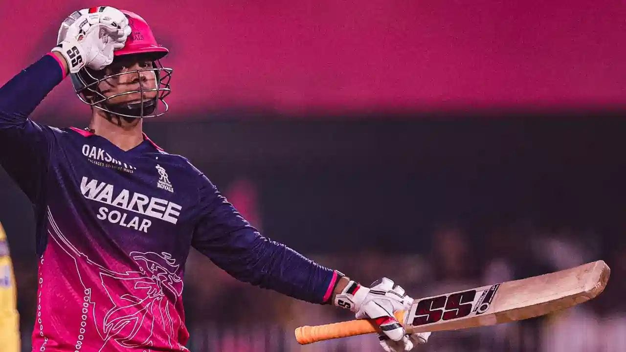 કોન્ટ્રાક્ટ ઉપરાંત, IPL ખેલાડીઓને મેચ ફી પણ મળે છે. વર્તમાન નિયમો મુજબ, આ પ્રતિ મેચ અંદાજે ₹7.50 લાખ હોય છે. આ રકમ અલગથી આપવામાં આવે છે અને તેમની કુલ કમાણીમાં મોટો વધારો કરે છે. એવામાં જ્યારે બંને ભાગને જોડવામાં આવે છે, ત્યારે વૈભવની એક મેચની કુલ કમાણી અંદાજે ₹15.35 લાખ થઈ જાય છે. આ કમાણીમાં કોન્ટ્રાક્ટનો હિસ્સો અને મેચ ફી બંનેનો સમાવેશ થાય છે. તેના શાનદાર પ્રદર્શનના આધારે નિષ્ણાતોનું માનવું છે કે, સૂર્યવંશીના વાસ્તવિક બજાર મૂલ્યમાં ઘણો વધારો થયો છે.
