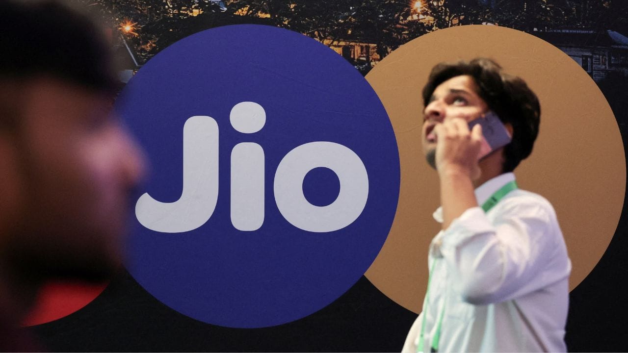 Jio ના આ વૉઇસ-ઓન્લી પ્લાન સાથે, કૉલિંગ સુવિધાઓ ઉપરાંત, તમને 1,000 SMS સંદેશા મોકલવાની જોગવાઈ પણ મળે છે. આ પ્લાન લાંબી માન્યતા અવધિ સાથે આવે છે. (ફોટો ક્રેડિટ-File Image)