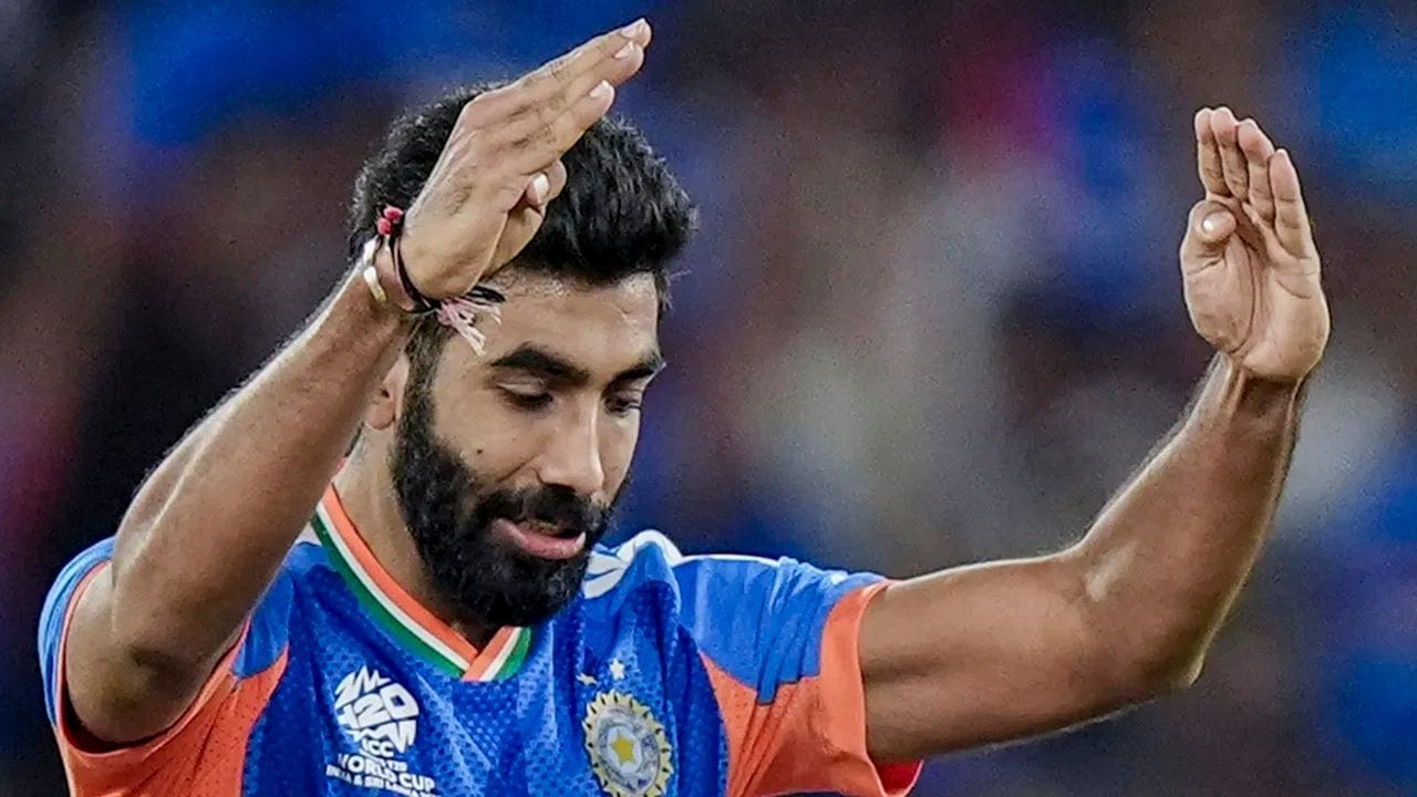 જસપ્રીત બુમરાહે T20 વર્લ્ડ કપમાં પણ શાનદાર બોલિંગ કરી હતી, તેણે માત્ર આઠ મેચમાં 14 વિકેટ લીધી હતી. T20 વર્લ્ડ કપ ફાઇનલમાં તેને પ્લેયર ઓફ ધ મેચ પણ જાહેર કરવામાં આવ્યો હતો. તેનો ઇકોનોમી રેટ પણ પ્રતિ ઓવર 6.21 રન હતો.