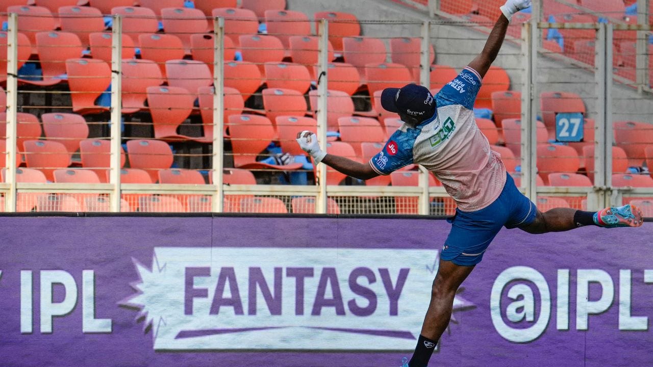 સપ્ટેમ્બર 2016માં જયંતને ન્યૂઝીલેન્ડ સામેની સીરિઝ માટે ભારતની ટેસ્ટ ટીમમાં સ્થાન આપવામાં આવ્યું હતુ.જયંત ભારત તરફથી ન્યૂઝીલેન્ડ સામે વિઝાગ ખાતે રમ્યો હતોઅને તે જ મેચમાં તેણે પોતાની પહેલી ODI વિકેટ (કોરી એન્ડરસન) લીધી હતી. તેને વીરેન્દ્ર સેહવાગ પાસેથી તેની ODI કેપ મળી હતી.