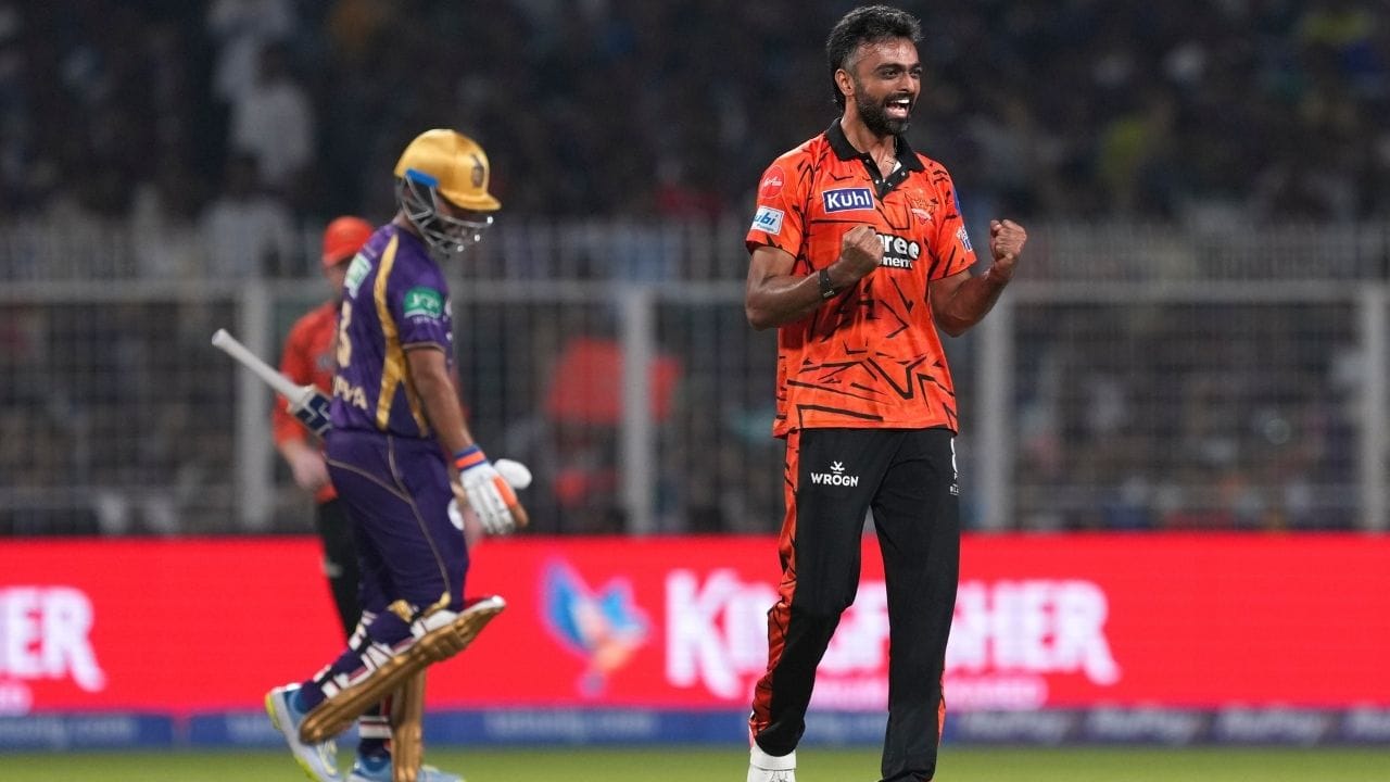 સનરાઈઝર્સ હૈદરાબાદને આઈપીએલ 2026માં પહેલી જીત મળી છે. આ પહેલી જીતનો પૈસા વસુલ ખેલાડી જયદેવ ઉનડકટ રહ્યો હતો. અનુભવી ફાસ્ટ બોલર જયદેવ ઉનડકટે 3 ઓવરમાં 21 રન આપી 3 મોટી વિકેટ લીધી હતી. જયદેવે કેકેઆરા કેપ્ટન રહાણે સહિત કાર્તિક ત્યાગી અને વરુણ ચક્રવર્તીની વિકેટ લીધી હતી.