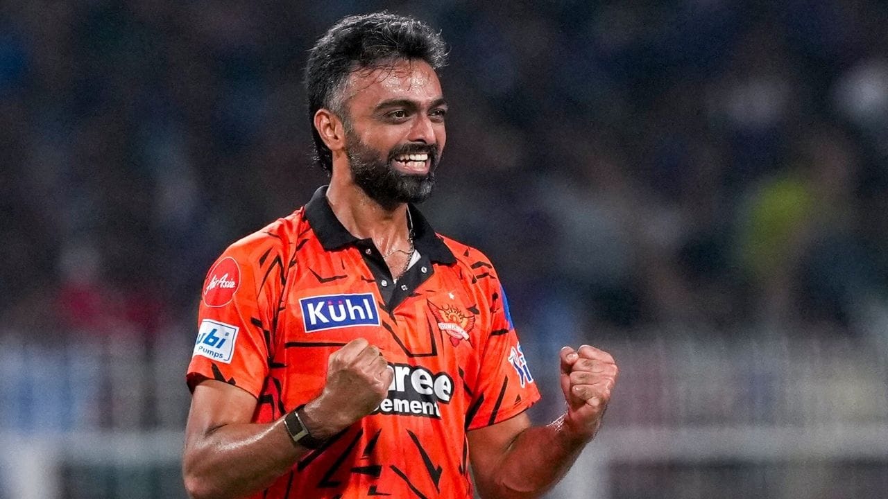  3/21 ના ​​તેના શાનદાર આંકડા નિર્ણાયક ક્ષણોમાં મહત્વપૂર્ણ વિકેટ લેવાની તેની ક્ષમતા દર્શાવે છે. 8.33 ના ઇકોનોમી રેટ સાથે, ઉનડકટ સનરાઇઝર્સ હૈદરાબાદના બોલિંગ આક્રમણમાં મહત્વપૂર્ણ ભૂમિકા ભજવી છે.