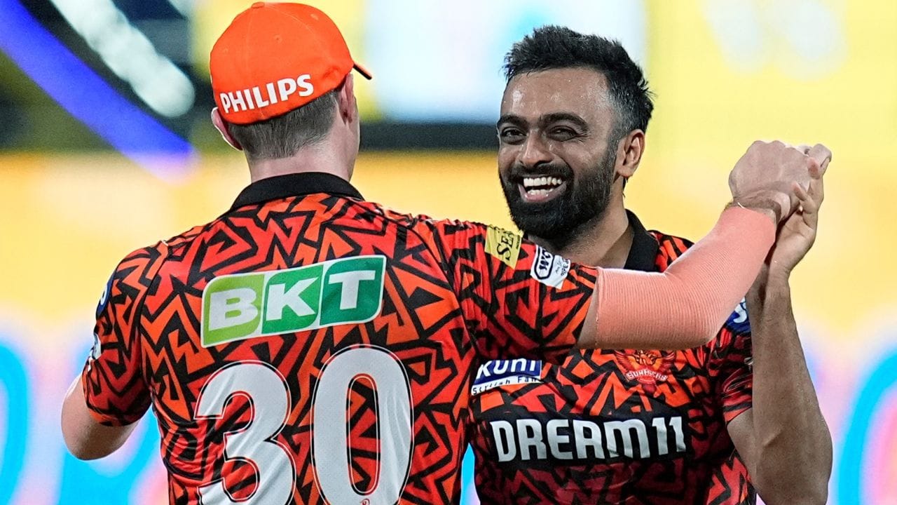 તે IPL ઇતિહાસમાં સાત વખત વેચાતો પ્રથમ ખેલાડી બન્યો હતો. તે હાલમાં SRH ટીમનો ભાગ છે,IPL 2026 સીઝનમાં શાનદાર બોલિંગ કરી રહ્યો છે. (all photo :PTI)