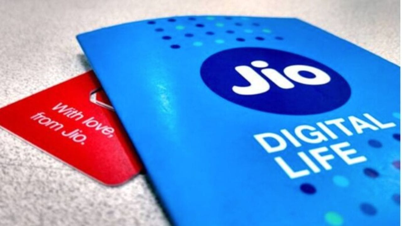 Jio નો ₹339 નો રિચાર્જ પ્લાન સ્માર્ટફોન વપરાશકર્તાઓને 1.5GB દૈનિક ડેટા, અમર્યાદિત કોલિંગ અને અન્ય ઘણા ફાયદાઓ પ્રદાન કરે છે.