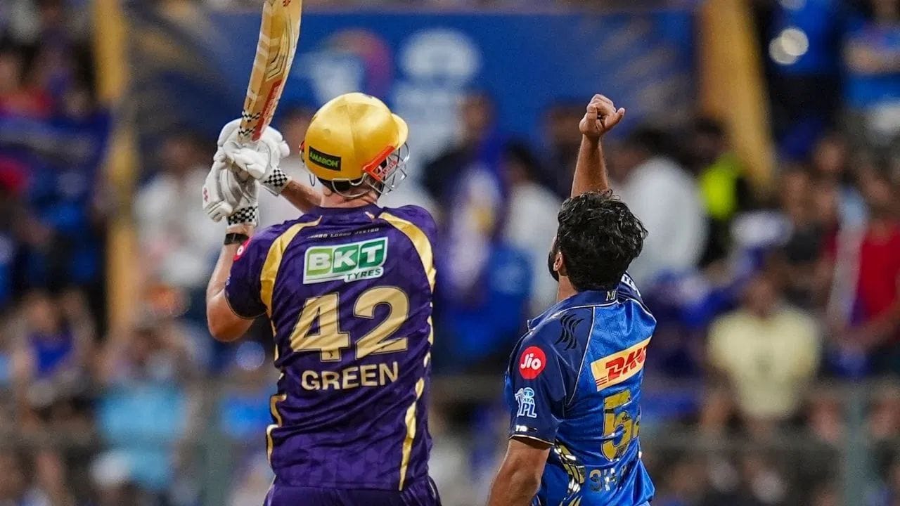 જોકે આ સિઝનમાં કેકેઆર પાસે હજુ પણ ઓછામાં ઓછી 11 મેચ બાકી છે અને ટીમ આશા રાખશે કે ગ્રીન આગામી મેચોમાં તેનું પ્રદર્શન સુધારશે. હાલમાં અન્ય મોંઘા ખેલાડીઓની જેમ, તે પણ હારનો વિકલ્પ લાગે છે. (ફોટો: PTI)
