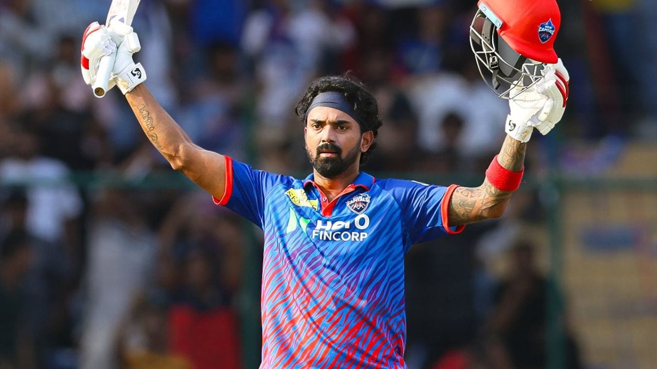 IPL 2026 ની 35મી મેચમાં દિલ્હી કેપિટલ્સના સ્ટાર ઓપનર કેએલ રાહુલે પંજાબ કિંગ્સ સામે શાનદાર સદી ફટકારી. રાહુલે માત્ર 47 બોલમાં પોતાની સદી પૂરી કરીને પંજાબના બોલરોને ધોઈ નાખ્યા. આ તેની IPL કારકિર્દીની છઠ્ઠી સદી છે. 