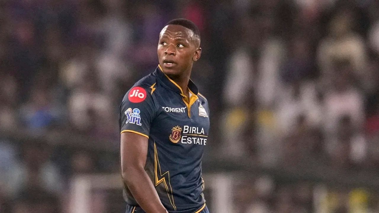 કાગીસો રબાડાએ આ સિઝનમાં છ મેચમાં 10 વિકેટ લીધી છે. ગુજરાત ટાઇટન્સે રબાડાને ₹10.75 કરોડમાં રિટેન કર્યો છે. રબાડા પોતાની યોગ્યતા સાબિત કરી રહ્યો છે. (PC-PTI/X)