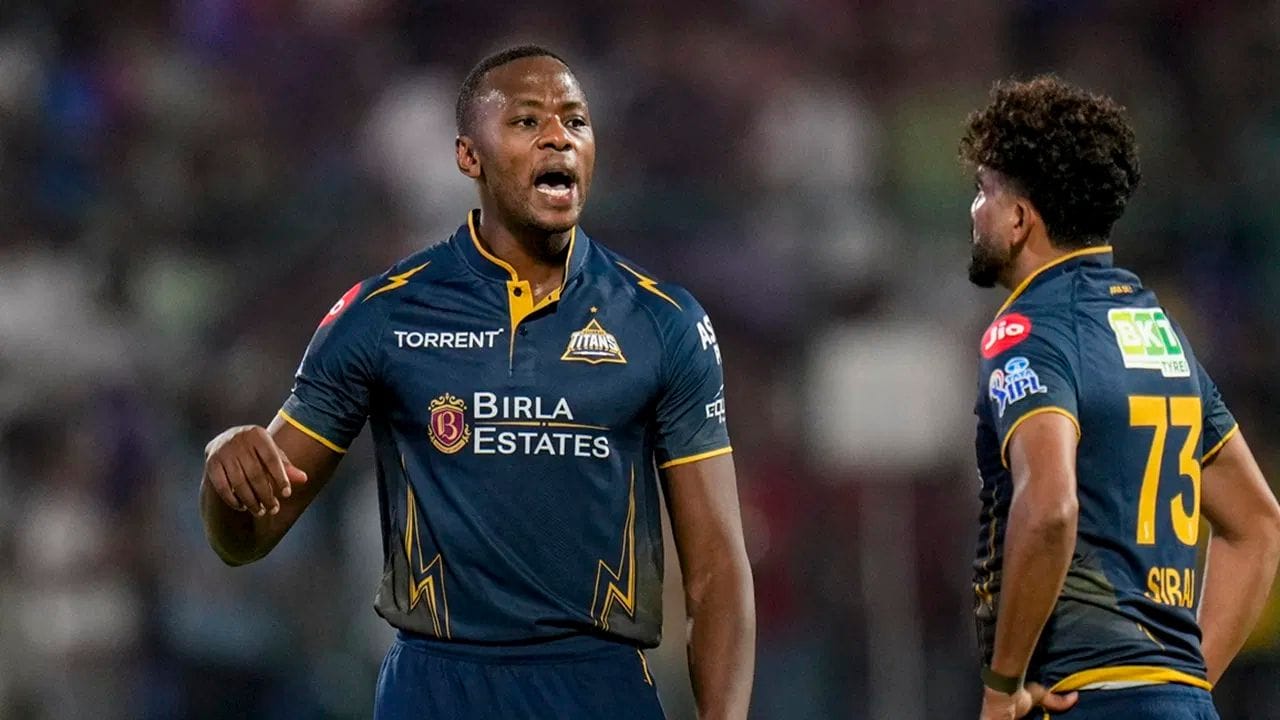 મુંબઈ ઈન્ડિયન્સ સામે કાગીસો રબાડાએ જોરદાર બોલિંગ કરી હતી. તેણે પહેલા ડેબ્યુ કરનાર દાનિશ માલેવરને LBW આઉટ કર્યો. ત્યારબાદ ચોથી ઓવરમાં રબાડાએ ક્વિન્ટન ડી કોકને આઉટ કર્યો.