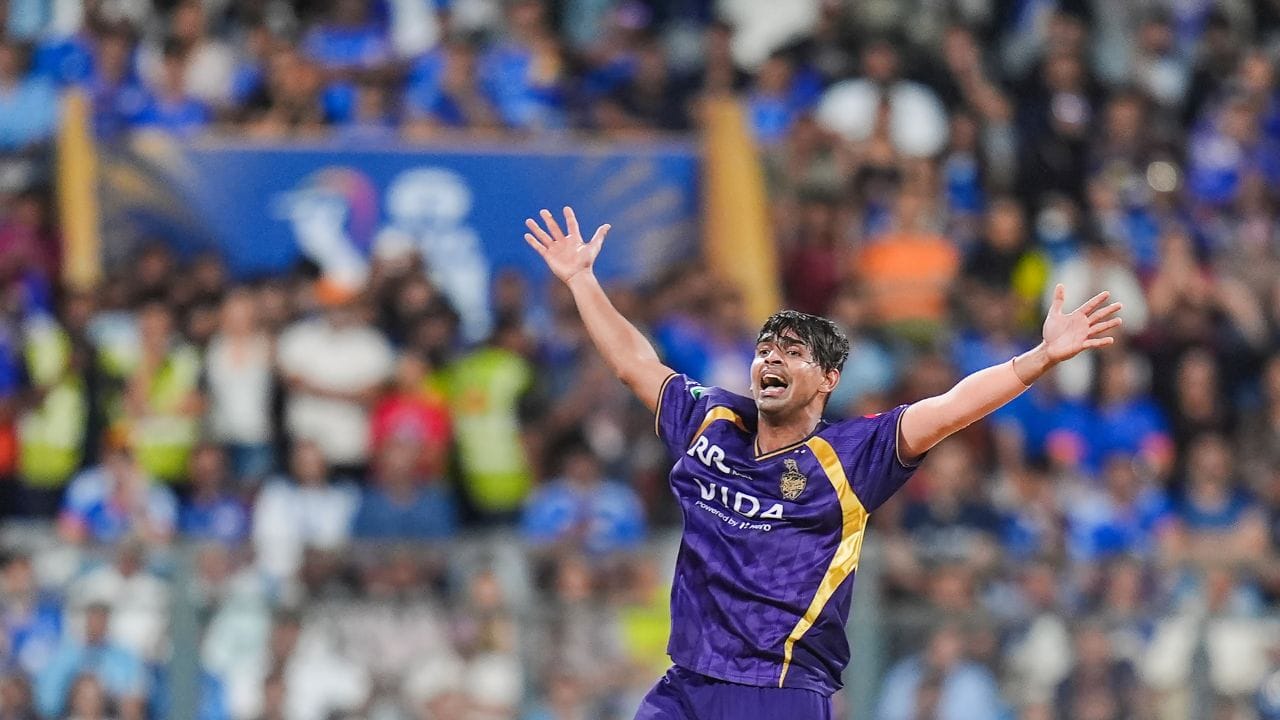 કાર્તિક ત્યાગીનો જન્મ 8 નવેમ્બર 2000 રોજ થયો છે. તે એક ભારતીય ક્રિકેટર છે. તે સ્થાનિક ક્રિકેટમાં ઉત્તર પ્રદેશ અને ઇન્ડિયન પ્રીમિયર લીગમાં કોલકાતા નાઈટ રાઇડર્સ માટે રમે છે. 