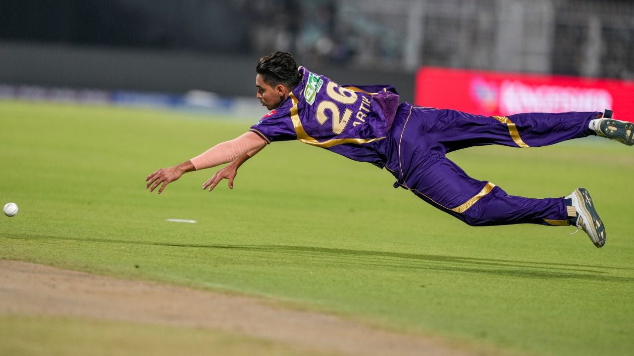 તેણે 5 ફેબ્રુઆરી 2018ના રોજ2017-18 વિજય હજારે ટ્રોફીમાં ઉત્તર પ્રદેશ માટે લિસ્ટ એમાં ડેબ્યૂ કર્યું હતુ. ડિસેમ્બર 2019માં તેને 2020 અંડર-19 ક્રિકેટ વર્લ્ડ કપ માટે ભારતની ટીમમાં સ્થાન આપવામાં આવ્યું હતુ.