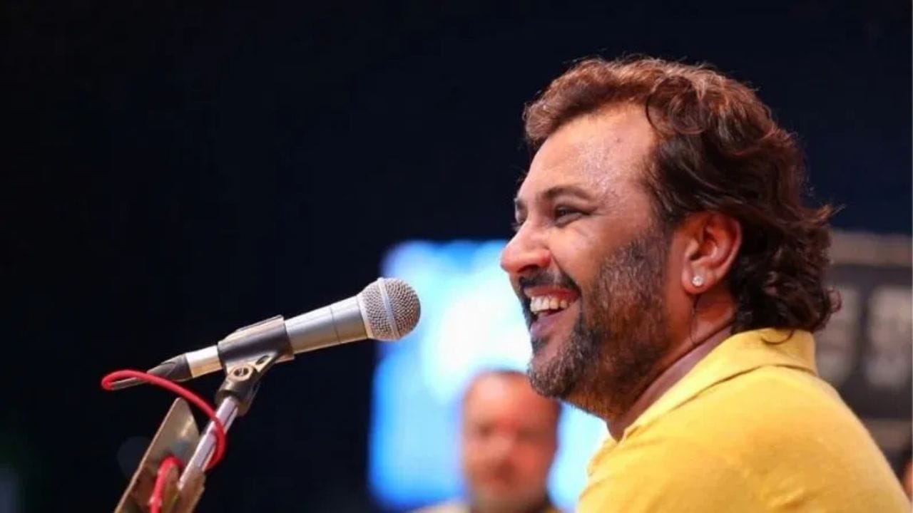 લોકગાયક કિર્તીદાન ગઢવી વિવાદમાં : યુવકને ગોંધી રાખી માર મારવાના આક્ષેપ મુદ્દે હાઇકોર્ટે ગઢવી અને SP સહિતના અધિકારીઓને ફટકારી નોટિસ